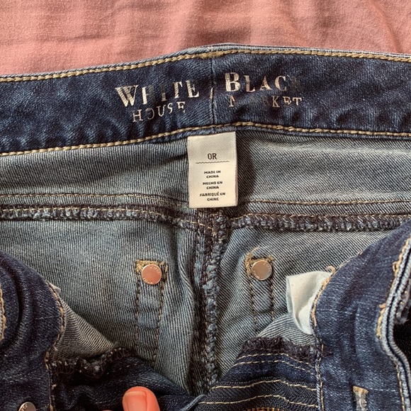 White House Black Market Skinny Leg Jeans Size 0 Reg Length - Picture 2 of 6